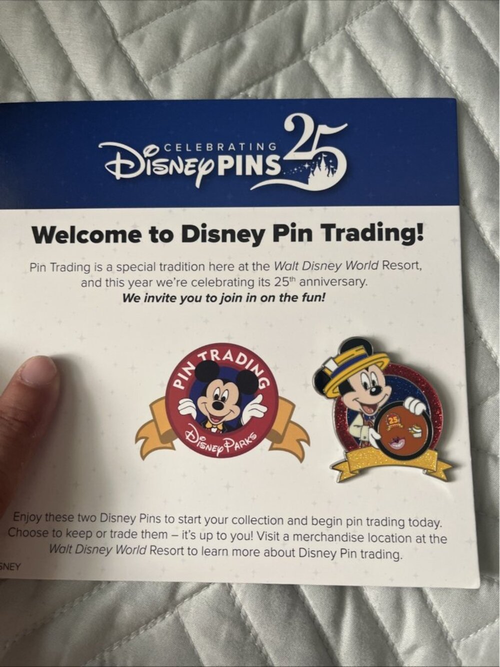 Walt Disney World Celebrating Pins 25 Year Mickey Mouse Pin New